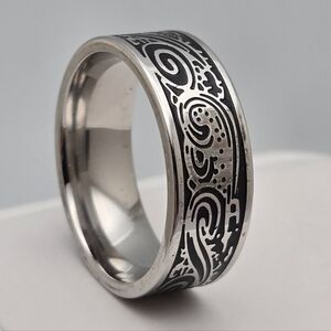 ✨2/$10✨Silver Stainless Steel Band Men Paisley Size 10
